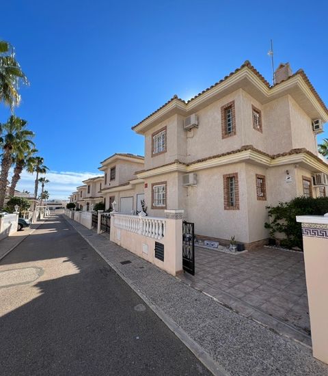 Sale - Villa - Villamartin