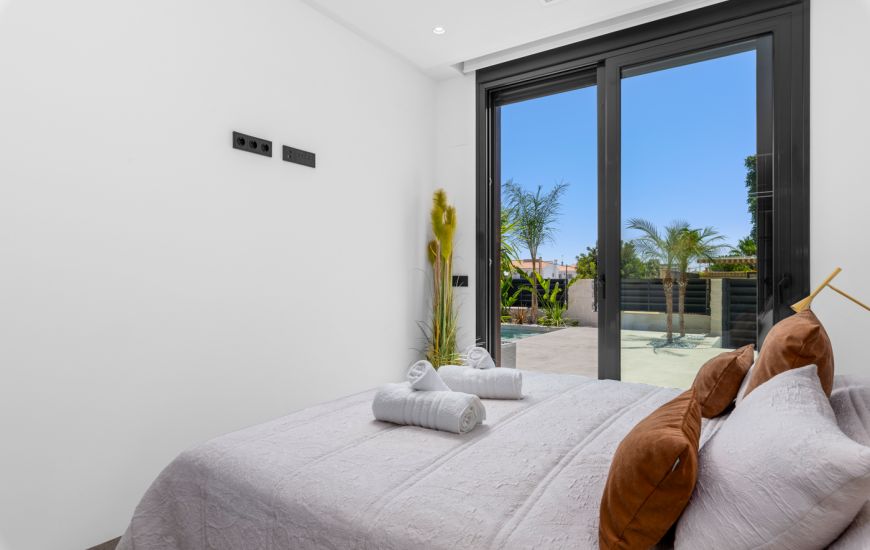Sale - Villa - El Campello