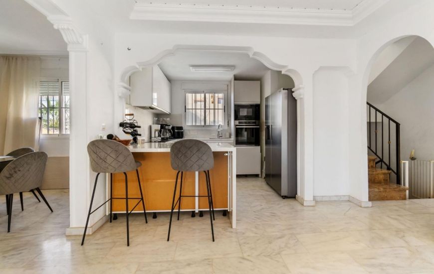 Sale - Villa - Villamartin