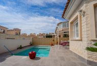 Sale - Villa - El Raso