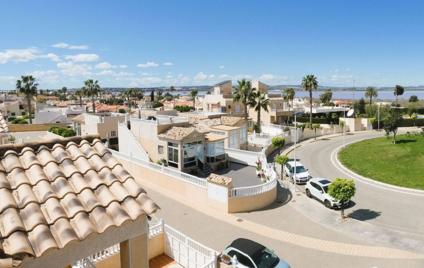 Sale - Link-Detached Villa - Torrevieja