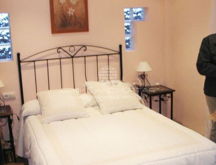 Sale - Villa - Montserrat