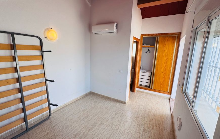 Sale - Townhouse - Daya Nueva