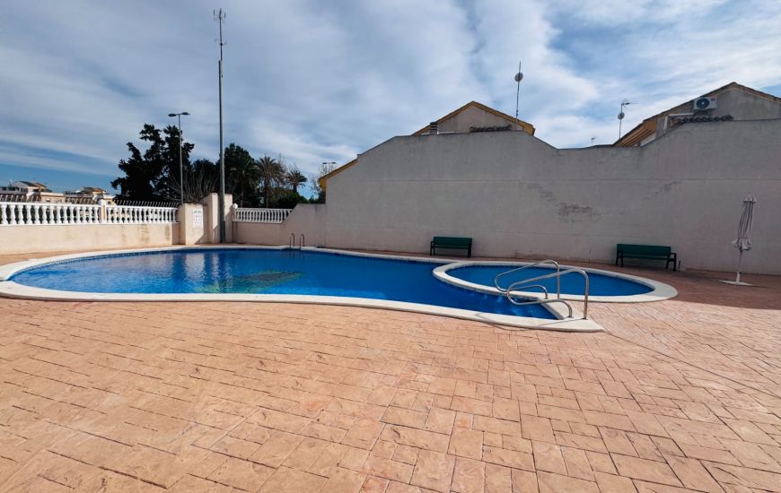 Sale - Townhouse - Daya Nueva