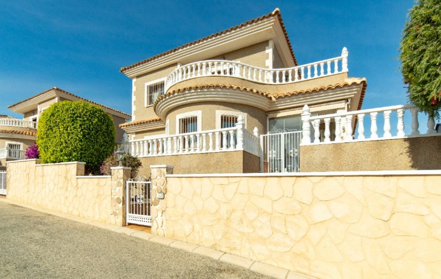 Sale - Villa - Los Altos