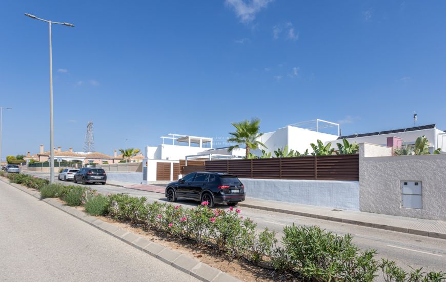 Sale - House - Detached Villa - Los Montesinos