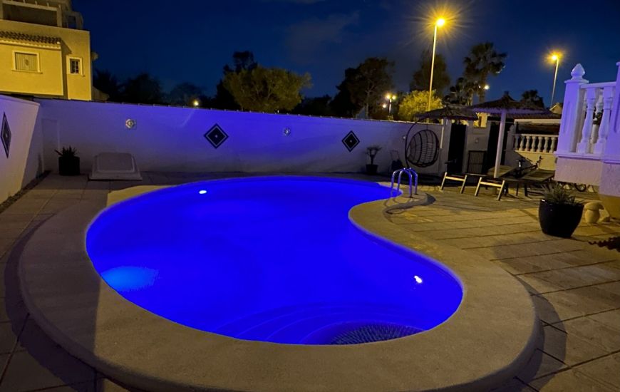 Sale - Villa - El Raso