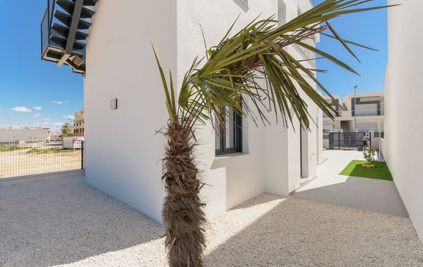 Nueva construcción  - Villa - Entre Naranjos